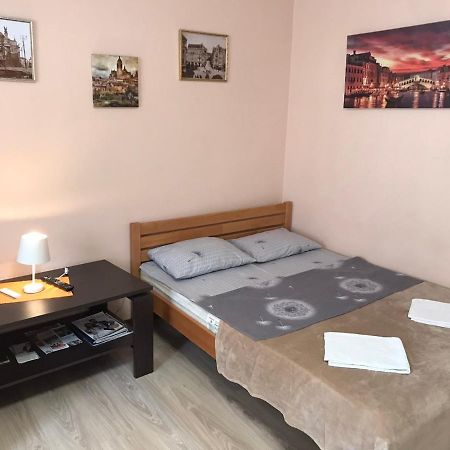 Apartment Near The Forum Mall Lviv Bagian luar foto