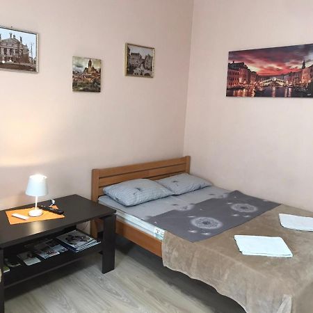 Apartment Near The Forum Mall Lviv Bagian luar foto