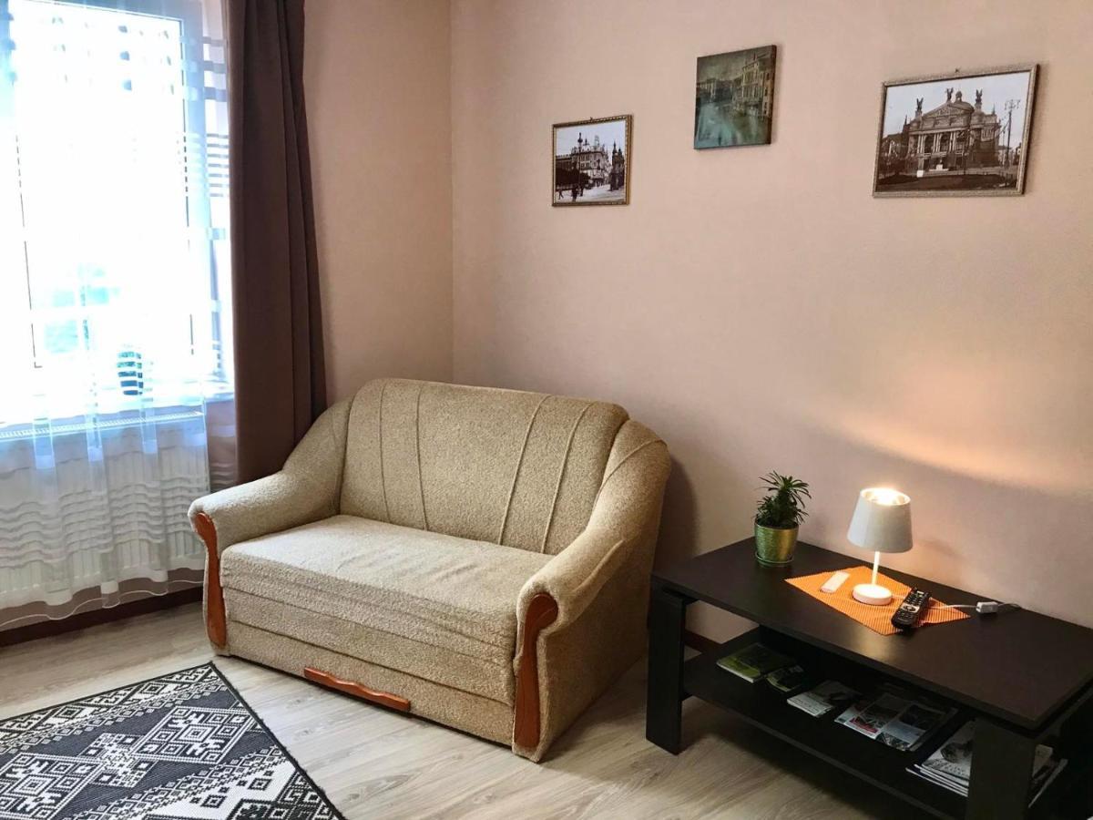Apartment Near The Forum Mall Lviv Bagian luar foto