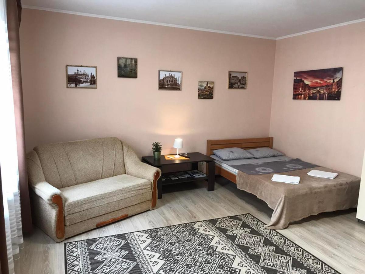 Apartment Near The Forum Mall Lviv Bagian luar foto