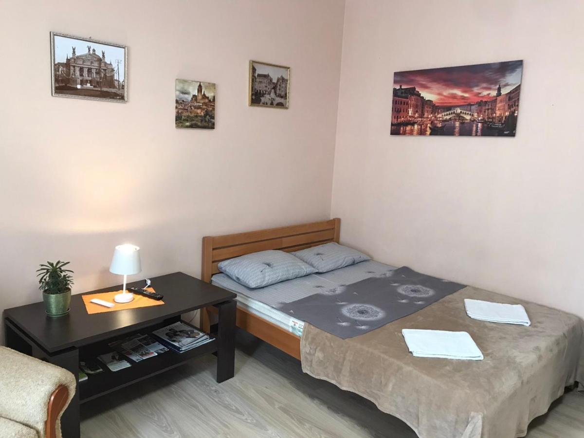 Apartment Near The Forum Mall Lviv Bagian luar foto