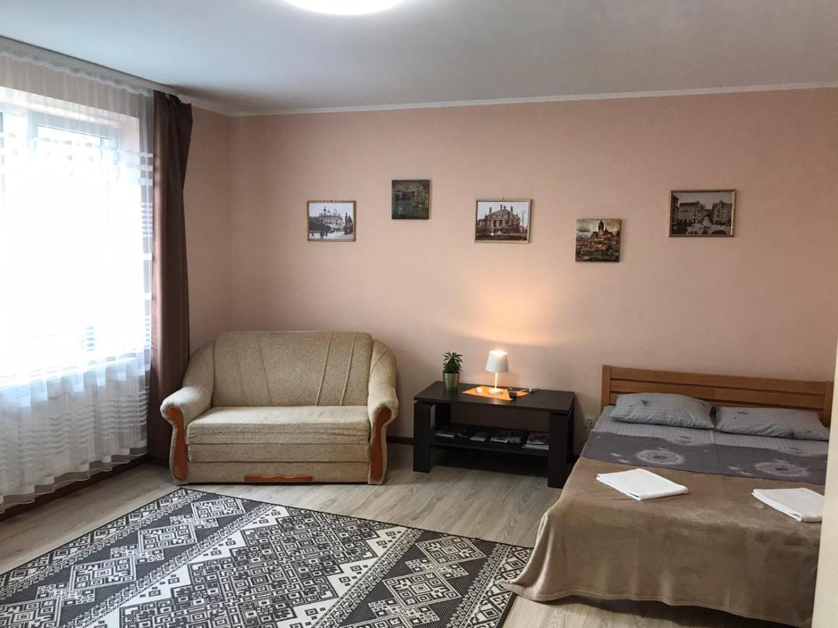 Apartment Near The Forum Mall Lviv Bagian luar foto