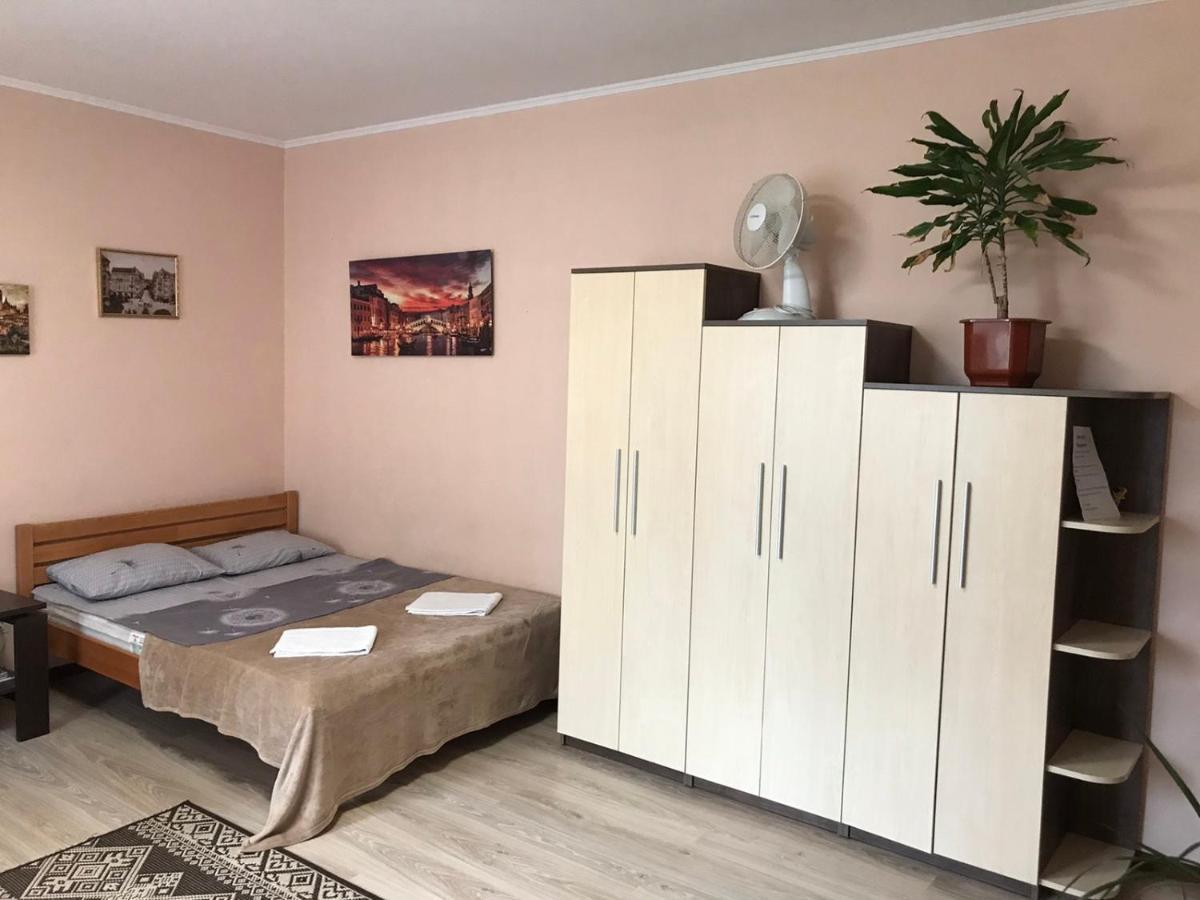 Apartment Near The Forum Mall Lviv Bagian luar foto