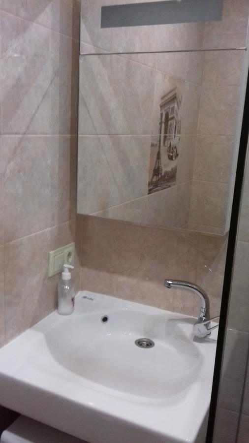 Apartment Near The Forum Mall Lviv Bagian luar foto
