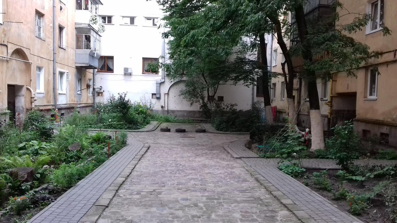 Apartment Near The Forum Mall Lviv Bagian luar foto