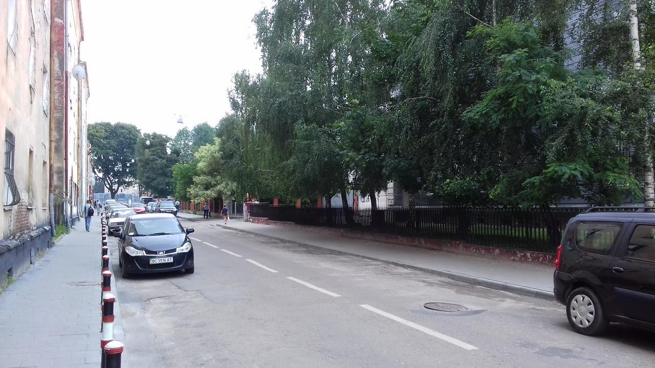 Apartment Near The Forum Mall Lviv Bagian luar foto