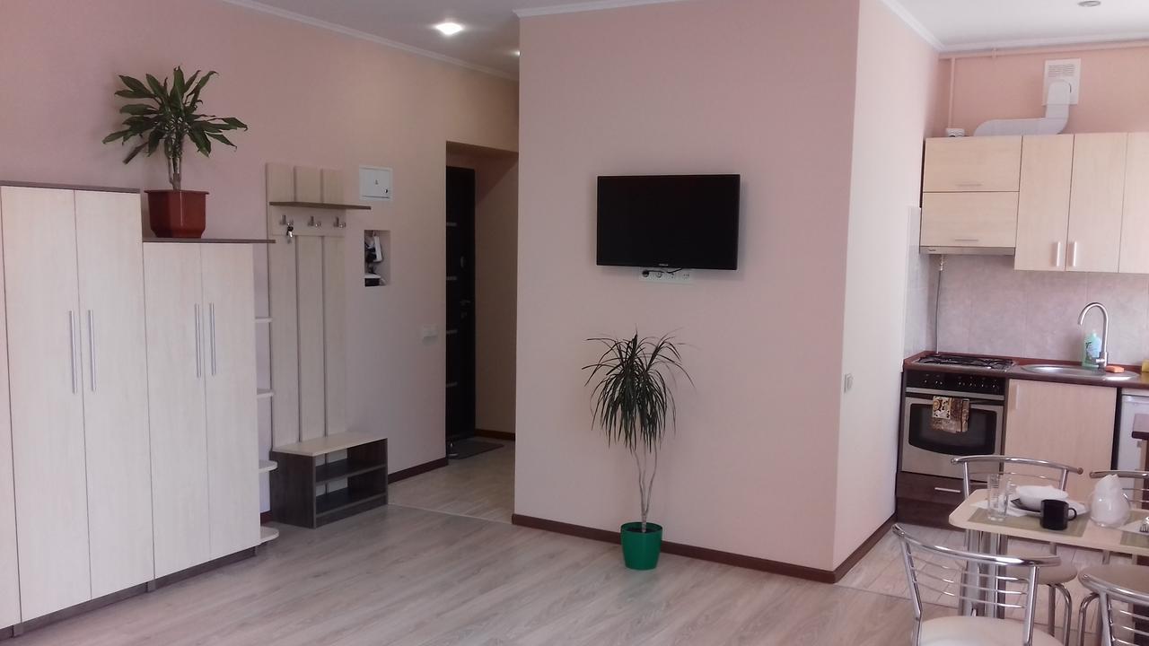 Apartment Near The Forum Mall Lviv Bagian luar foto