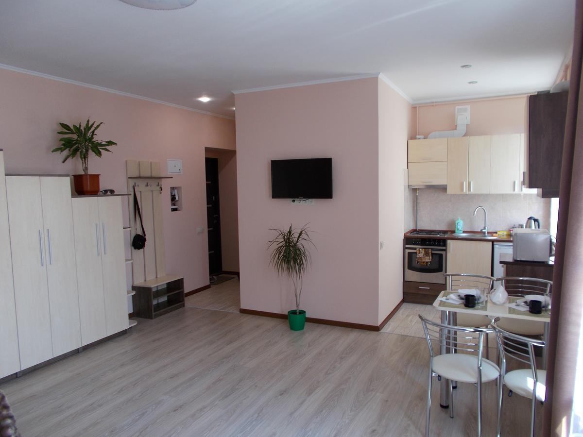 Apartment Near The Forum Mall Lviv Bagian luar foto
