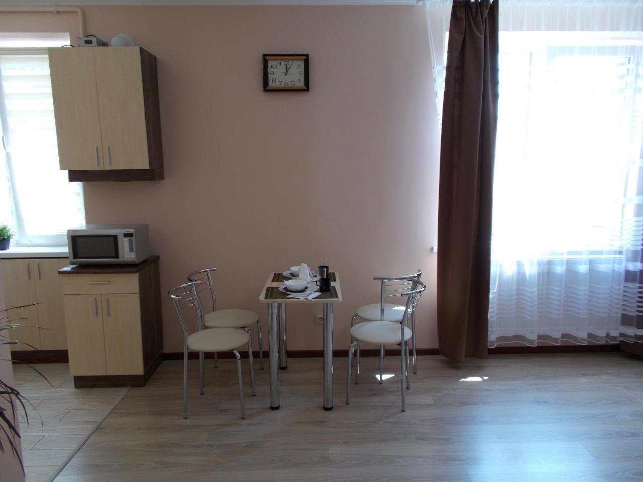 Apartment Near The Forum Mall Lviv Bagian luar foto