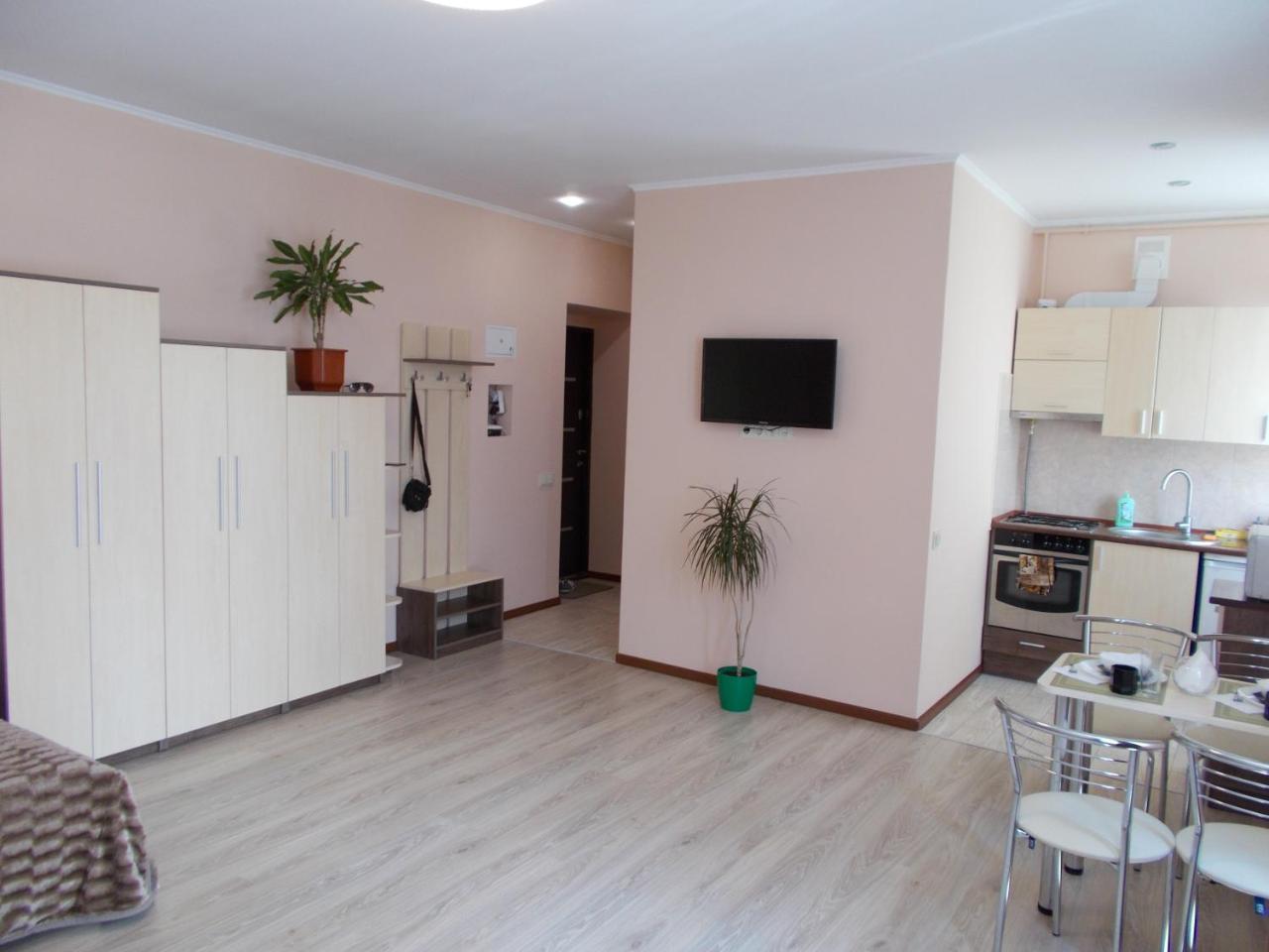Apartment Near The Forum Mall Lviv Bagian luar foto