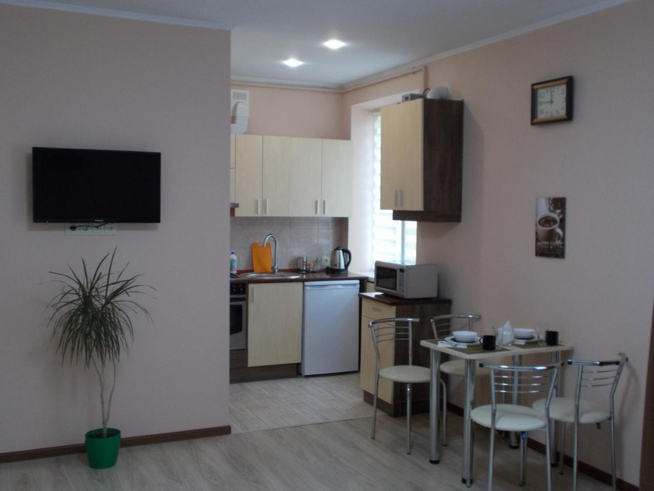 Apartment Near The Forum Mall Lviv Bagian luar foto