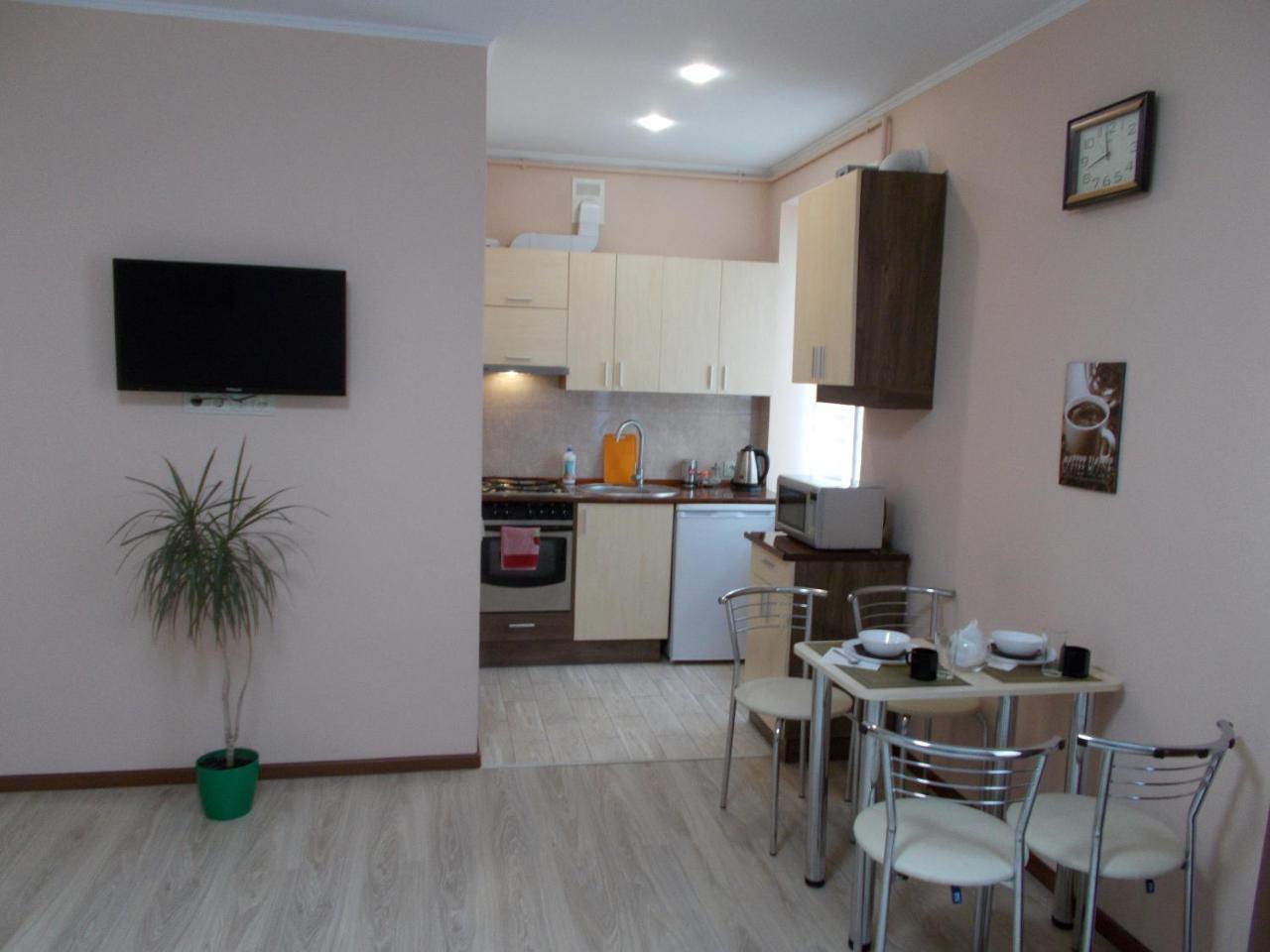 Apartment Near The Forum Mall Lviv Bagian luar foto