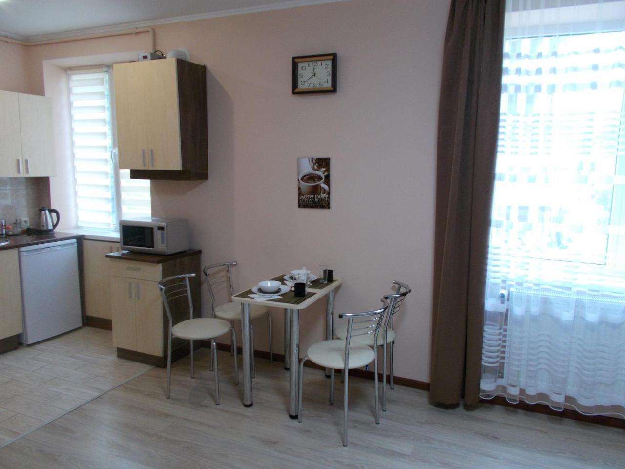 Apartment Near The Forum Mall Lviv Bagian luar foto