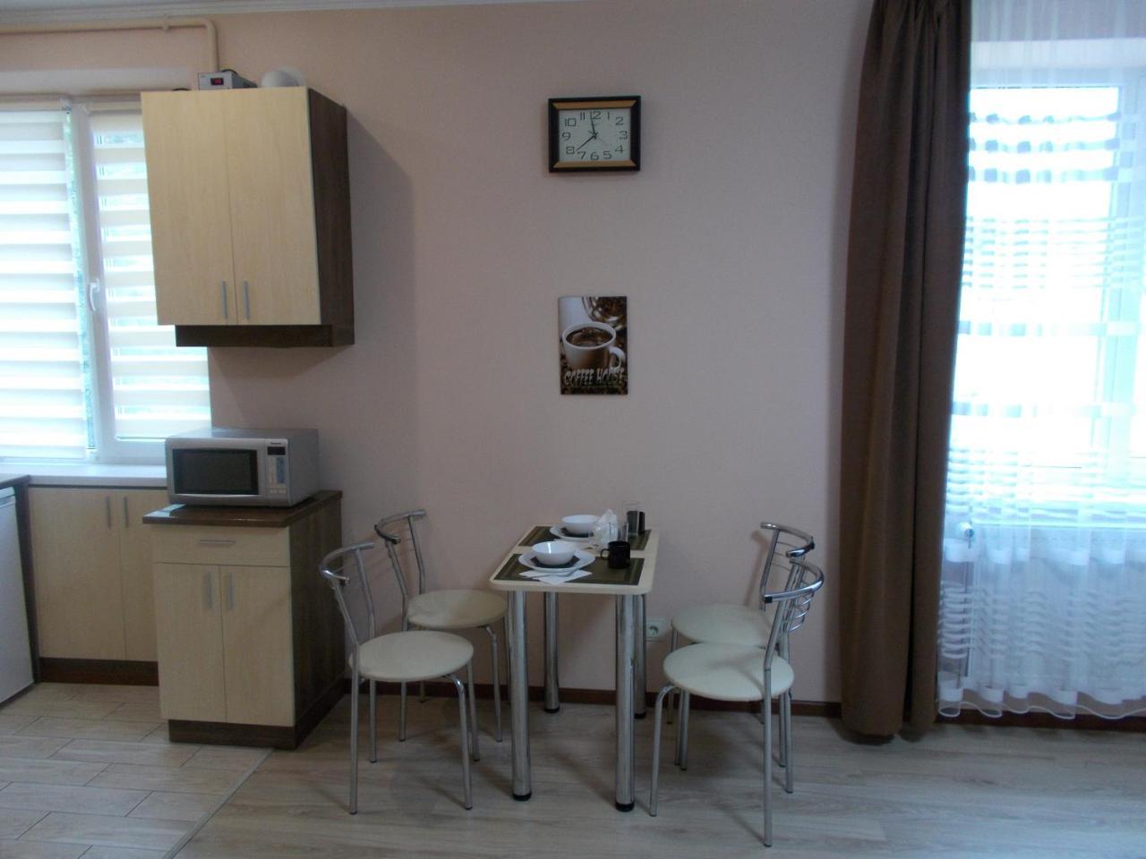 Apartment Near The Forum Mall Lviv Bagian luar foto