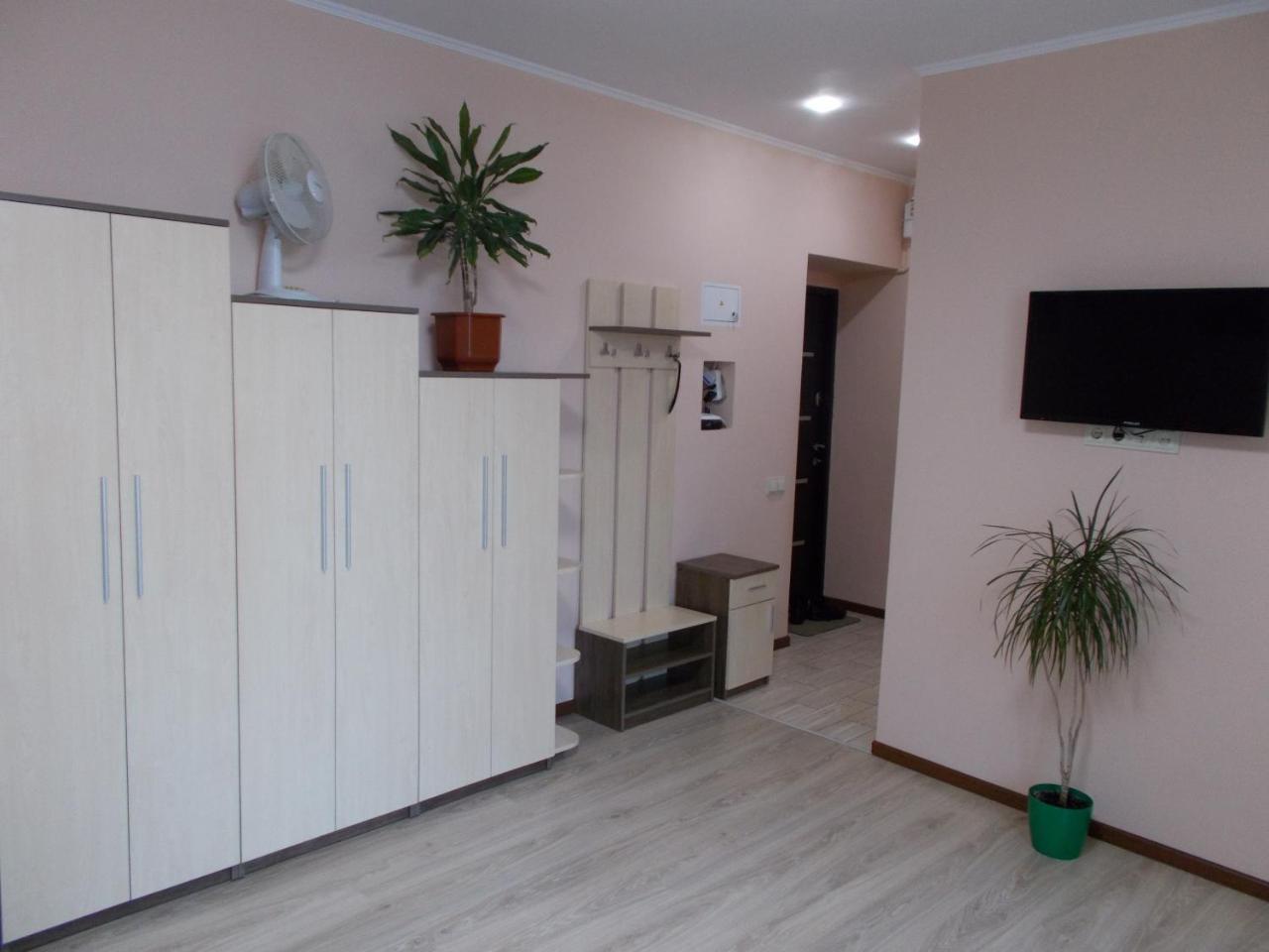 Apartment Near The Forum Mall Lviv Bagian luar foto